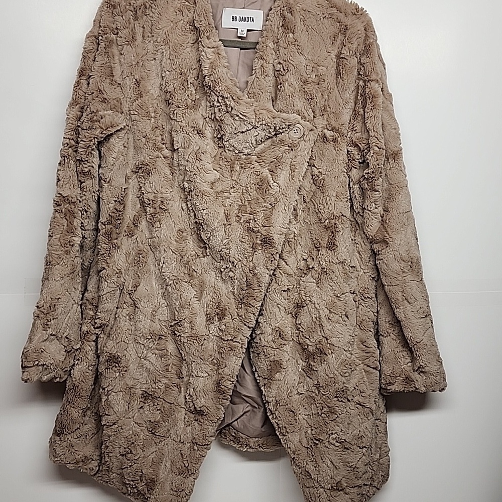 BB Dakota sz m Nordstrom Tucker wubby teddy bear brown faux fur beautiful coat.